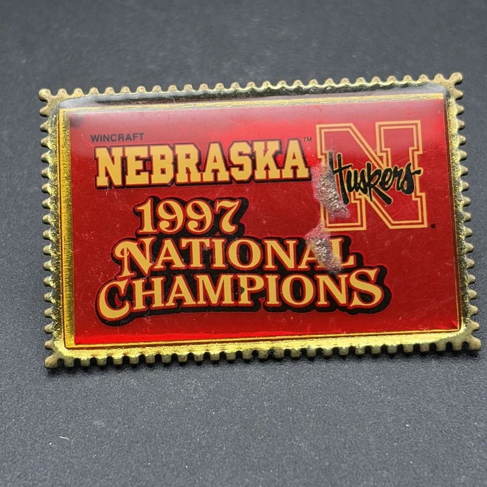 University Of‎ Nebraska Cornhuskers 1997 National Champions Lapel Hat Pin